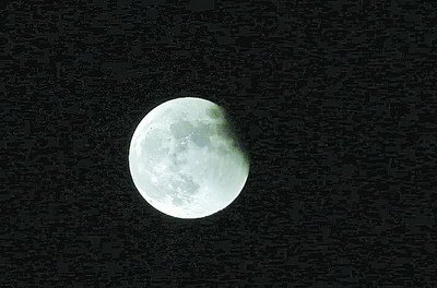 出现红月的原因