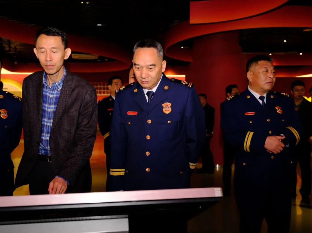 四川6名消防人员训练时落水 2人失踪四川发生意外，六名消防人员在训练时落水，两人失踪，搜救进行中