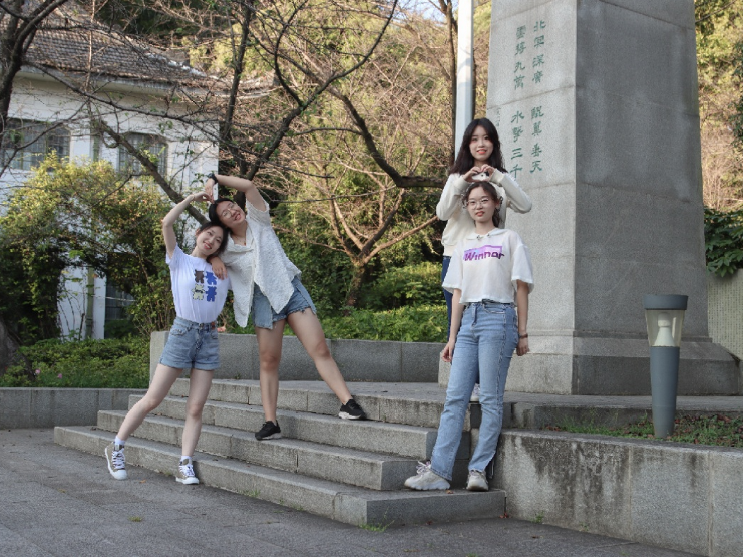 高中同班,大学同寝,缘分啊!高中同班，大学同寝，缘分啊！奇妙的同窗之旅